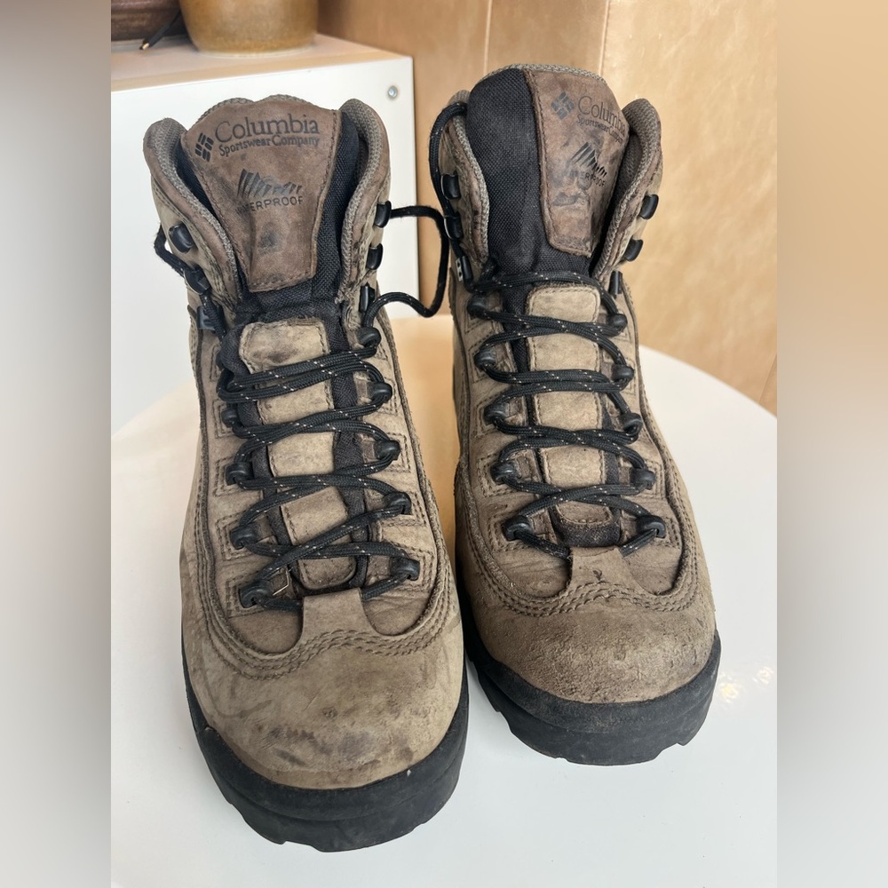 Columbia Women’s Waterproof Hiking Boots Brown Leather Size 9.5 Trail Ready